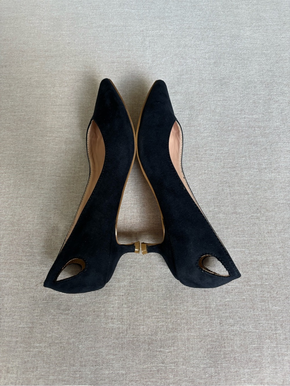 Journee Collection navy Goldie retro kitten heel pumps size 6 - Picture 6 of 14